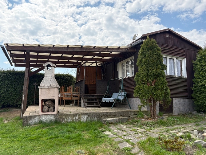 Stylová zahradní chata s pergolou, krbem a výhledem do krajiny, 17 m² – Bílovec, Rozkvět